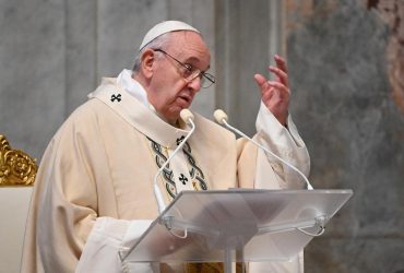 Папа Римський закликав до скромного Різдва, а заощаджені гроші віддати українцям