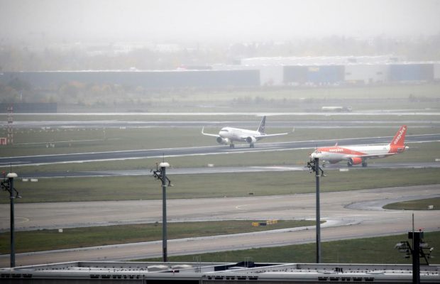 Через коронавірус в Україні падають обсяги авіаперевезень