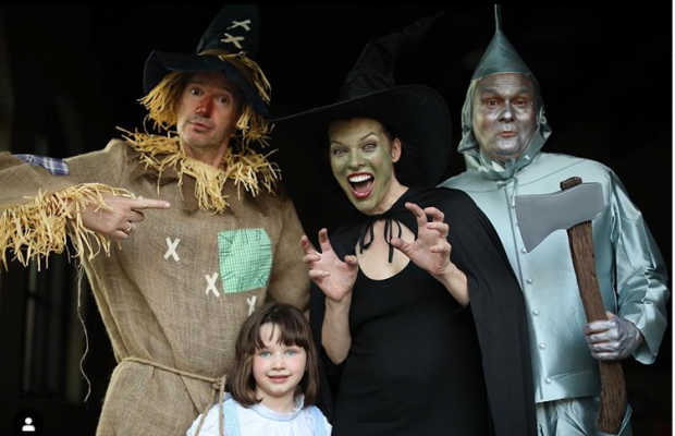 Мілла Йовович показала фото зі святкування Хеловіну