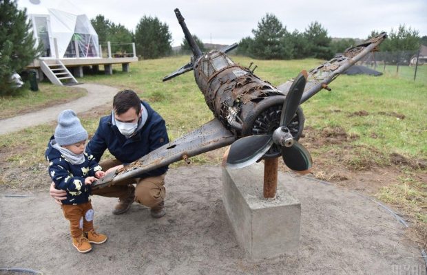 Під Львовом відкрили музей розбитих літаків (фоторепортаж)