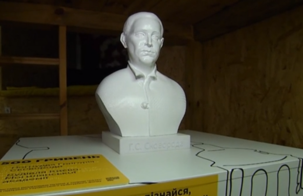 У Музеї темряви в Києві пропонують відчути на дотик українську гривню (відео)