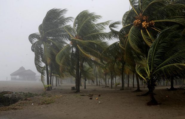 Повені та зсуви: у Нікарагуа та Гондурасі вирує шторм "Ета", є жертви (фоторепортаж)