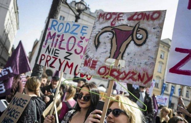 Запрет абортов в Польше: реакция украинских звезд