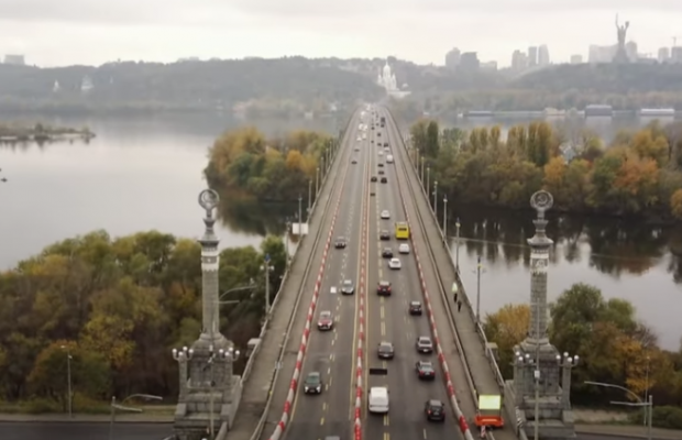 Знаменитий київський міст святкує день народження (відео)