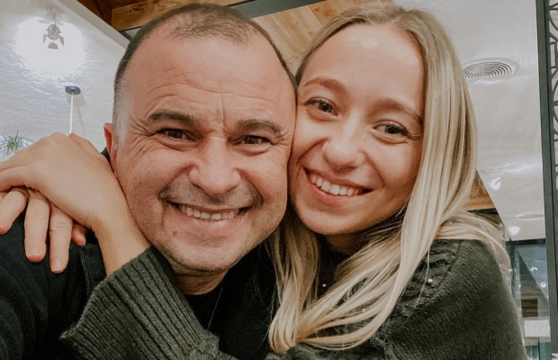 Молода дружина Віктора Павліка зворушливо привітала його з річницею