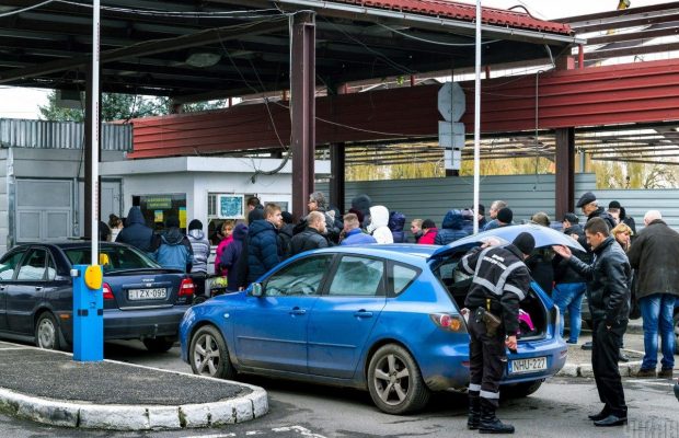 У пункті пропуску на українсько-угорському кордоні утворились великі автомобільні черги