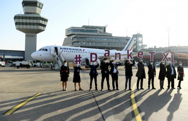 Спасибо за эти 60 лет: из берлинского аэропорта Тегель вылетел последний пассажирский рейс (фоторепортаж)