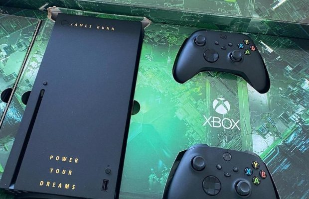 Режисеру "Вартових Галактики" надіслали іменну консоль Xbox Series X