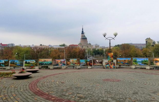 Осень в городе Ха: уютные парки с «газонной» полицией, столичный сервис и при чем здесь 10 гривень