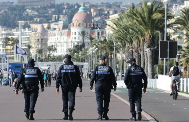 Закрытые границы: сразу несколько стран мира усиливают локдаун из-за коронавируса (видео)