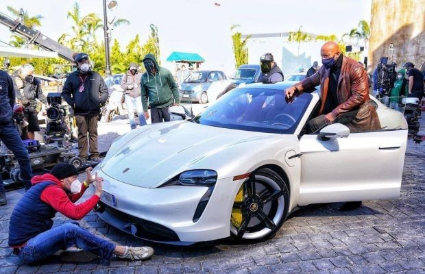 Дуейн "Скеля" Джонсон не вліз у Porsche на зйомках: сцену довелося змінити (фото)