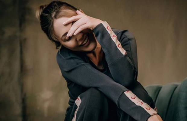 У спортивному костюмі і на підборах: помолоділа зірка "Величного століття" постала в "осінньому" образі