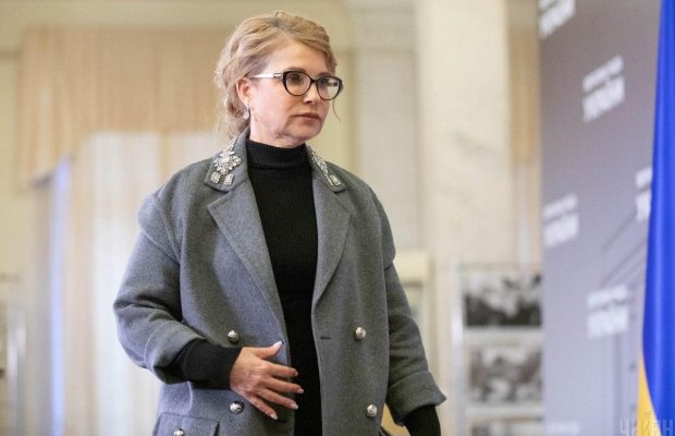 Юлія Тимошенко з новою зачіскою захопила Раду елегантним стилем