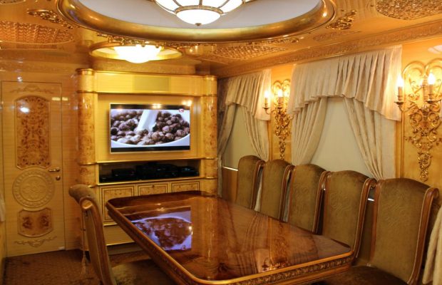 "Пшонкастайл" та жлобство: у соцмережах бурхливо обговорюють VIP-вагони від "Укрзалізниці" (фото)