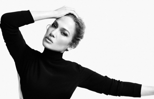 Палка Джей Ло "не втримала" груди в ультраобтислій сукні