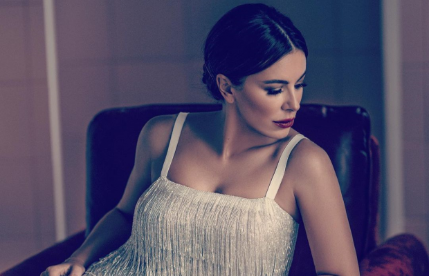 Ані Лорак показала ніжки в спокусливій сукні