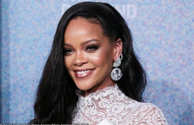 Ріана засвітила соски в напівпрозорій майці