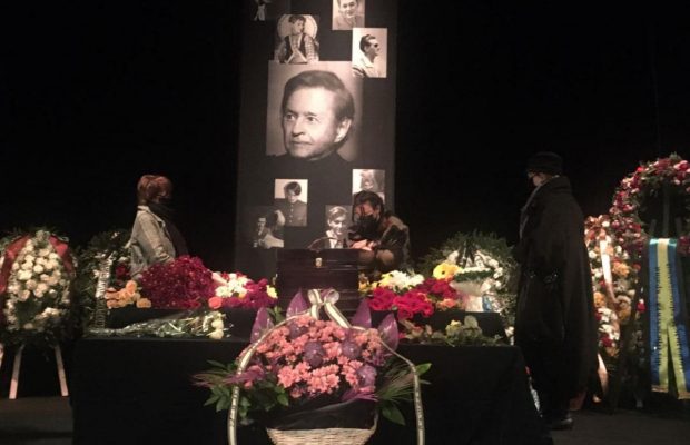 У Львові прощаються з Романом Віктюком (фото, відео)