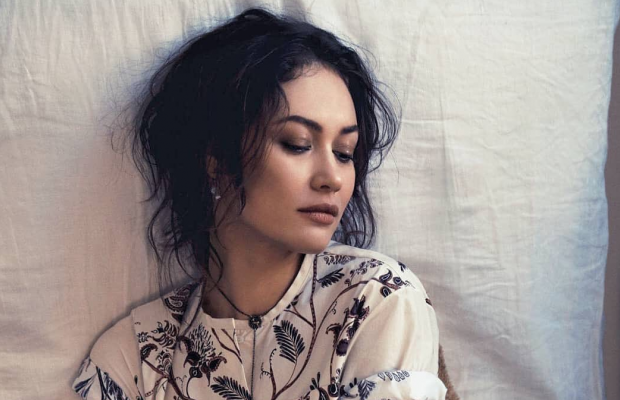 Голлівудська актриса Ольга Куриленко показала обличчя без макіяжу