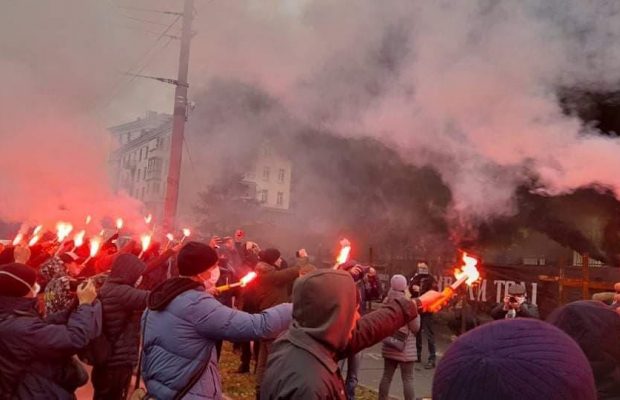 Нацкорпус біля посольства РФ провів акцію з нагоди Дня пам’яті жертв голодоморів в Україні