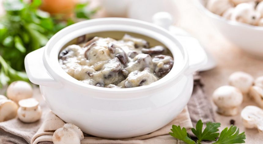 Ароматные грибы в сметане: как приготовить вкусное блюдо в нежном соусе