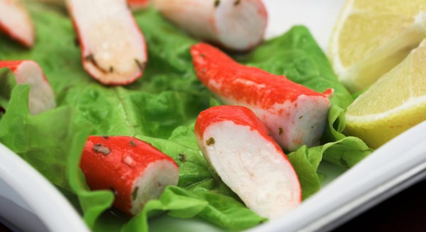 Праздничные салаты с крабовыми палочками: оригинальные и вкусные рецепты