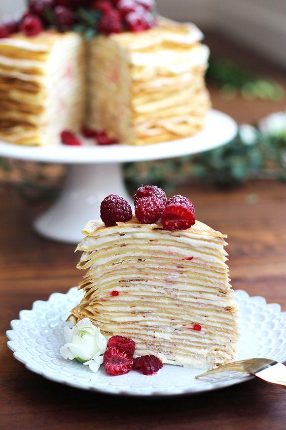 Блинный торт с ягодами / фото pinterest.com