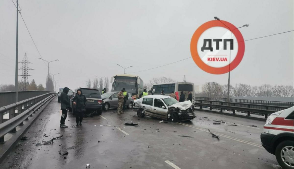 В результате происшествия пострадали два человека / фото dtp.kiev.ua В результате происшествия пострадали два человека / фото dtp.kiev.ua