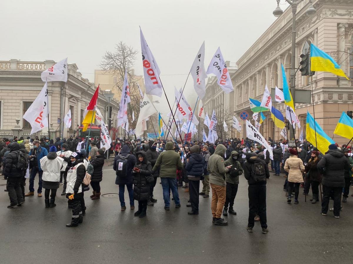 Предприниматели снова собрались под Радой с протесто / фото t.me/stranaua Предприниматели снова собрались под Радой с протесто / фото t.me/stranaua