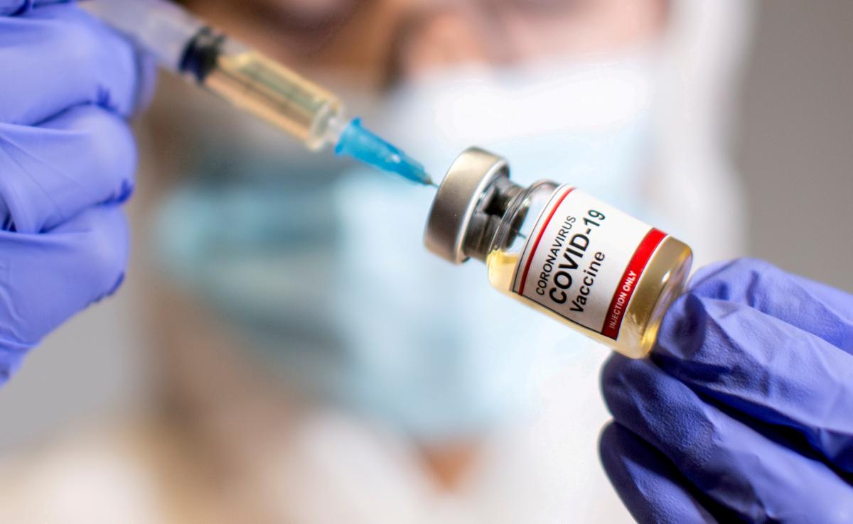В Минздраве планируют вакцинировать от COVID-19 половину населения / фото REUTERS