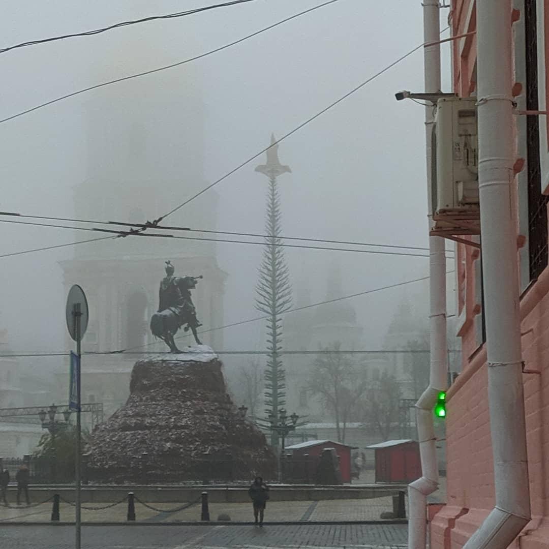 У Києві через туман дуже низька видимість / Соцмережі У Києві через туман дуже низька видимість / Соцмережі