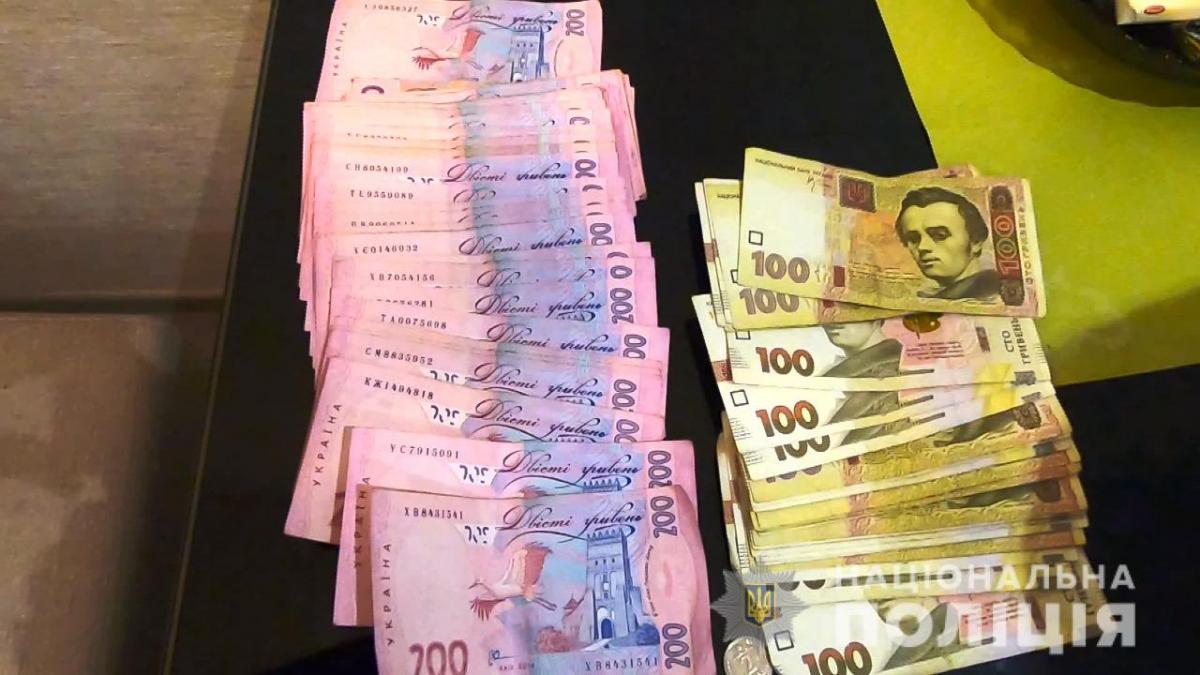 Зловмисника затримали того ж вечора в орендованій ним квартирі / фото Нацполіція Зловмисника затримали того ж вечора в орендованій ним квартирі / фото Нацполіція
