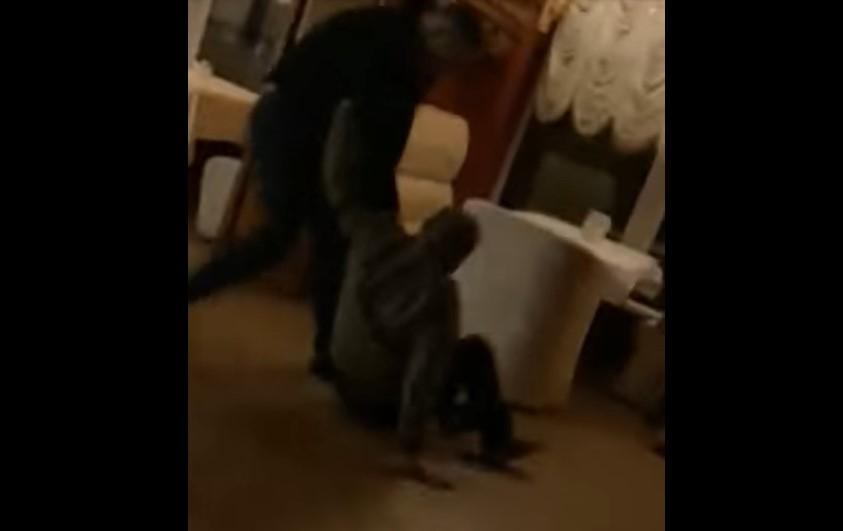 Помічник Денисової влаштував бійку в ресторані / скріншот з відео Помічник Денисової влаштував бійку в ресторані / скріншот з відео