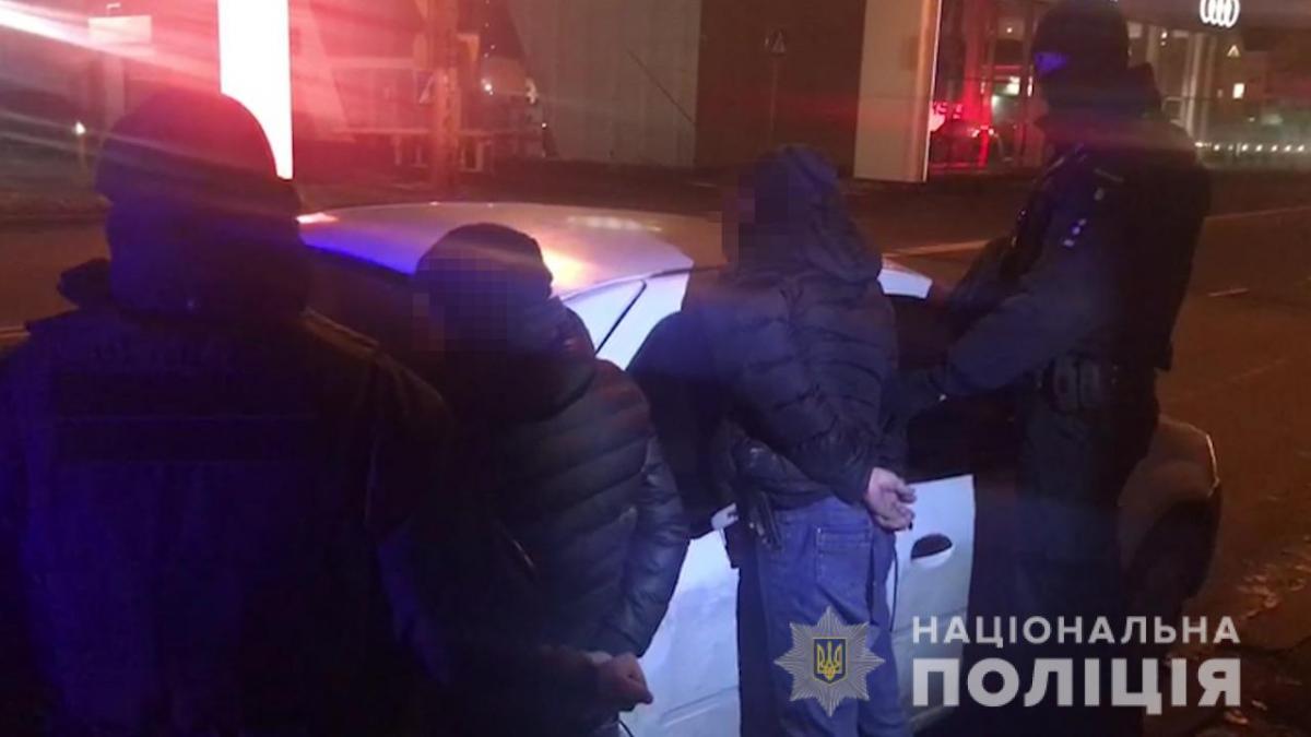 46-річна мешканка столиці приїхала в Одесу на день народження свого колишнього чоловіка / фото Нацполіція 46-річна мешканка столиці приїхала в Одесу на день народження свого колишнього чоловіка / фото Нацполіція
