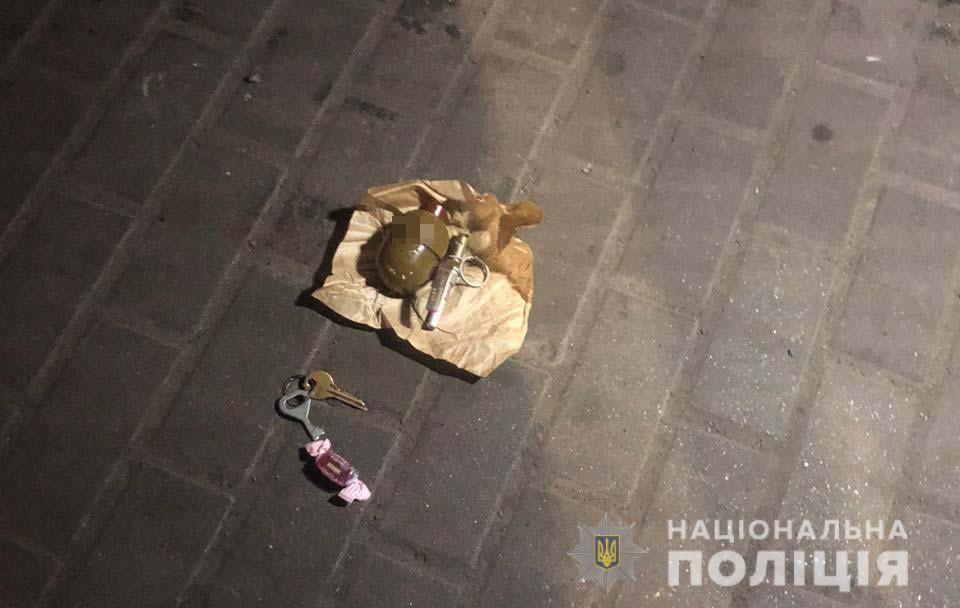 Злоумышленники под видом проверки счетчиков проникали в помещения пожилых людей, после чего избивали их и грабили / фото Нацполиция Злоумышленники под видом проверки счетчиков проникали в помещения пожилых людей, после чего избивали их и грабили / фото Нацполиция
