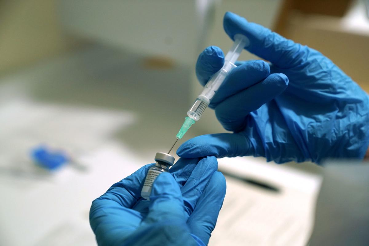Вакцина от коронавирус - в США зафиксировали первый случай тяжелой аллергии от Moderna / фото REUTERS