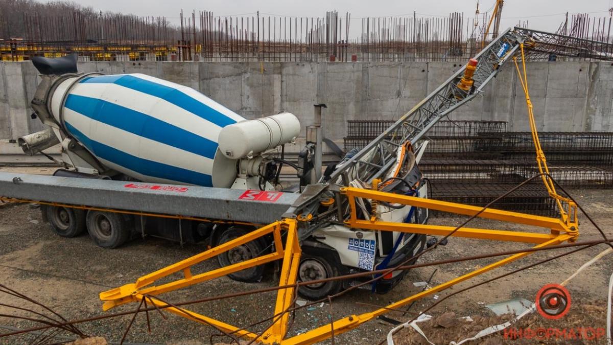 Водій бетономішалки помер на місці / фото Інформатор Водій бетономішалки помер на місці / фото Інформатор