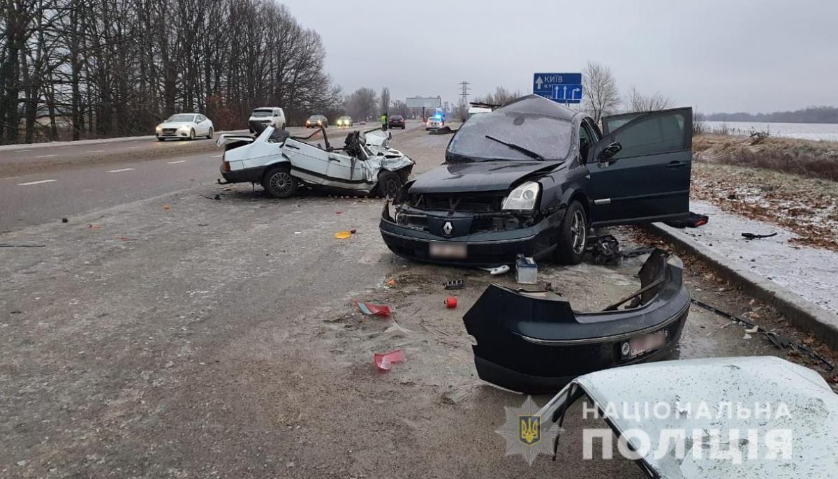 Обе машины сильно разбило / фото kv.npu.gov.ua Обе машины сильно разбило / фото kv.npu.gov.ua