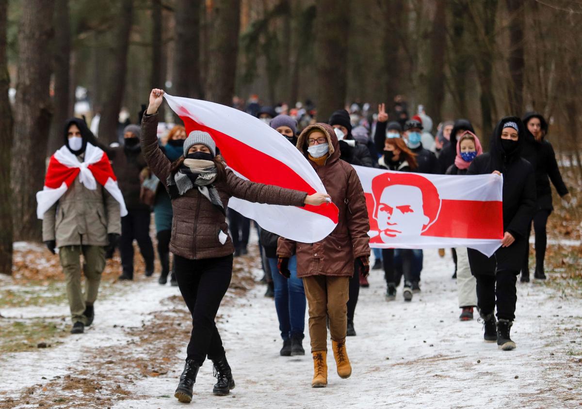 Лидеры оппозиции Беларуси бросились основывать отдельные партии / фото REUTERS