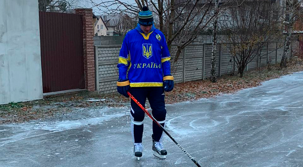 Андрій Міхнов провів тренування на вулиці / фото УХЛ Андрій Міхнов провів тренування на вулиці / фото УХЛ