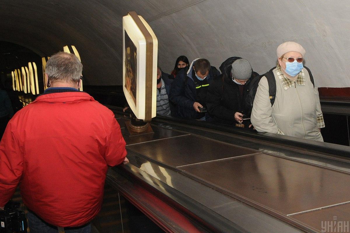Кличко напомнил также, что в этом году 51 станцию метро покрыли скоростным интернетом / фото УНИАН