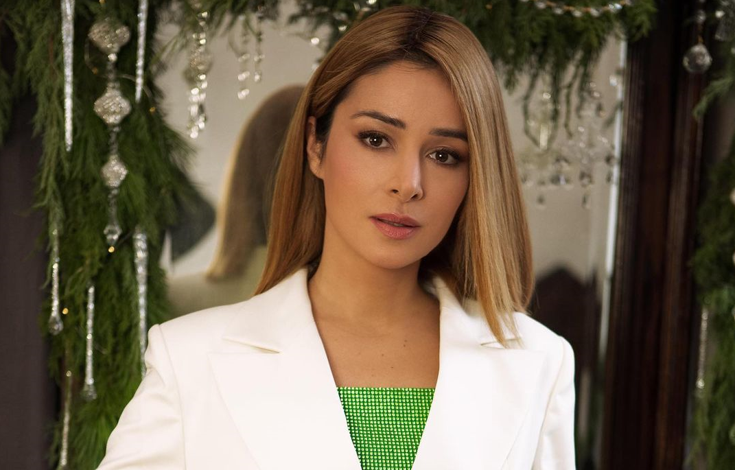Огневич надела пиджак на голое тело / instagram.com/zlata.ognevich Огневич надела пиджак на голое тело / instagram.com/zlata.ognevich