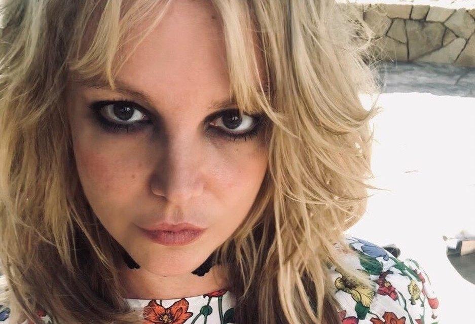 Брітні Спірс обрізала довге волосся / фото instagram.com/britneyspears Брітні Спірс обрізала довге волосся / фото instagram.com/britneyspears