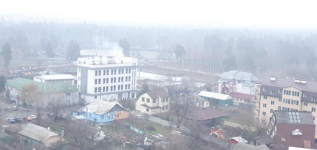 У повітрі двох районів Києві відчувається запах диму / фото Алексей Кот Facebook У повітрі двох районів Києві відчувається запах диму / фото Алексей Кот Facebook