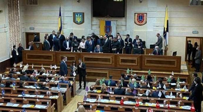 Депутати протягом майже шести годин перебували в президії / фото odessa.online Депутати протягом майже шести годин перебували в президії / фото odessa.online