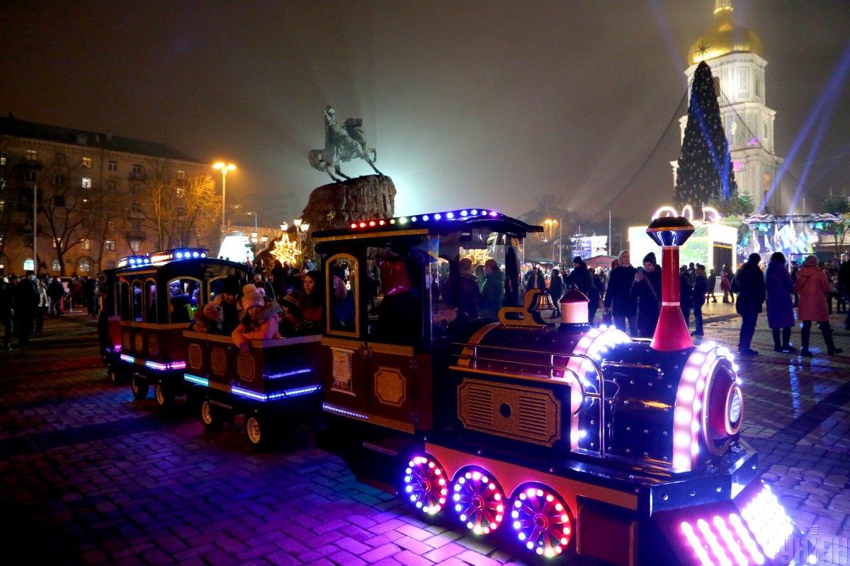 Новогодний городок на Софийской площади / фото УНИАН (Денис Прядко)