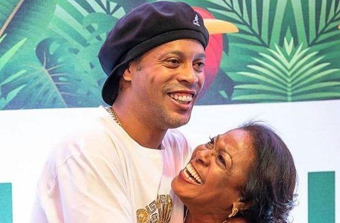 Роналдіньо та його мати / фото facebook.com/ronaldinho Роналдіньо та його мати / фото facebook.com/ronaldinho