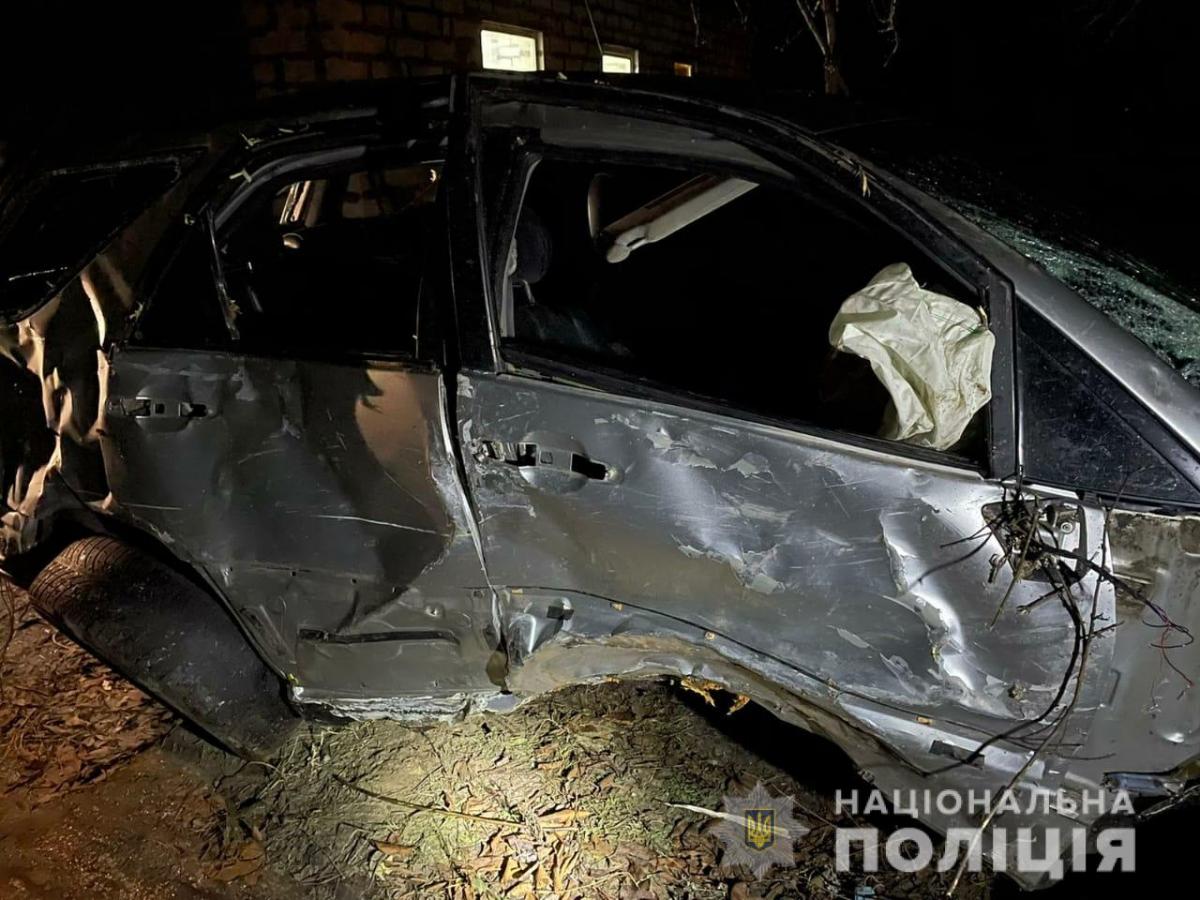 21-летняя девушка оставила свой автомобиль Lexus RX 300 на станции технического обслуживания / фото Нацполиция 21-летняя девушка оставила свой автомобиль Lexus RX 300 на станции технического обслуживания / фото Нацполиция