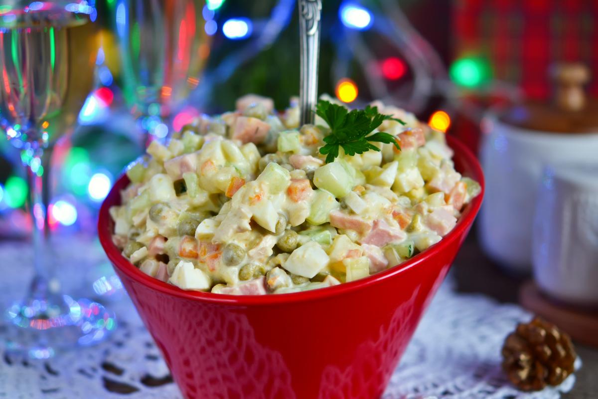 Ціни на найдорожчий інгредієнт салату" олів'є " ковбасу - варіюються від 120 до 290 грн / кг / фото ua.depositphotos.com