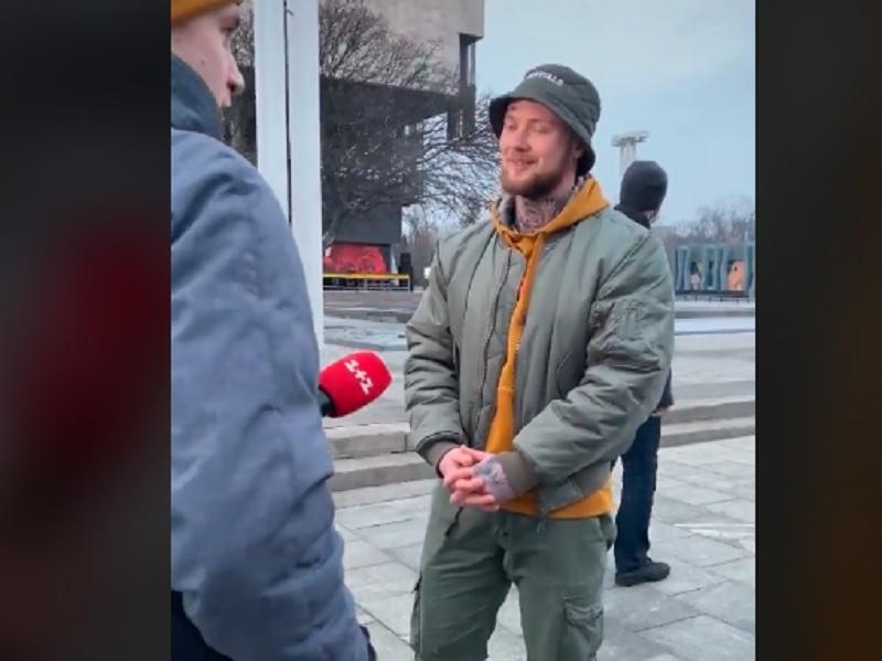 Тату с Кернесом - парень странно объяснил свое дерзкое решение "набить" Кернеса на лбу: видео / Скриншот Тату с Кернесом - парень странно объяснил свое дерзкое решение "набить" Кернеса на лбу: видео / Скриншот